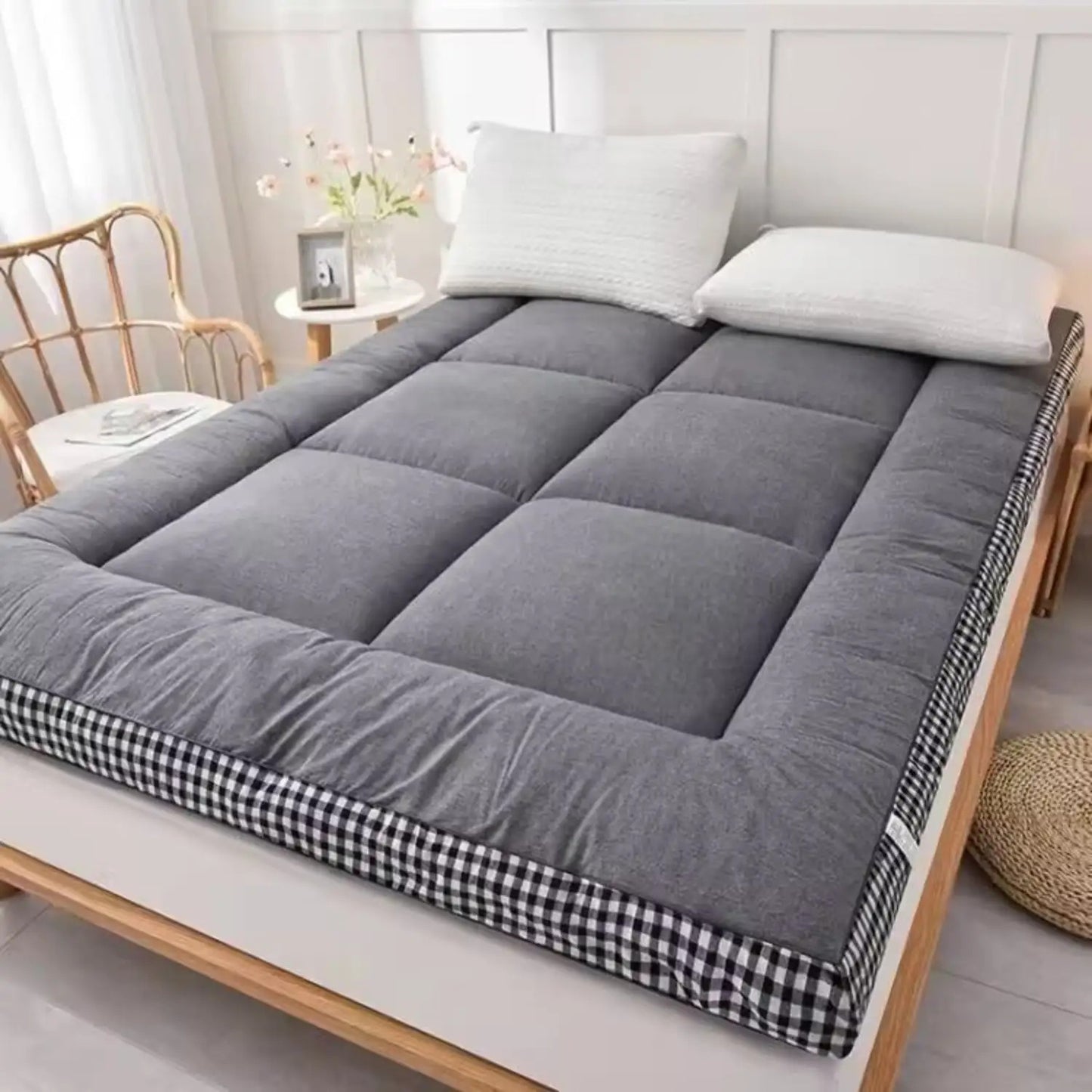 Foldable checkered mattress