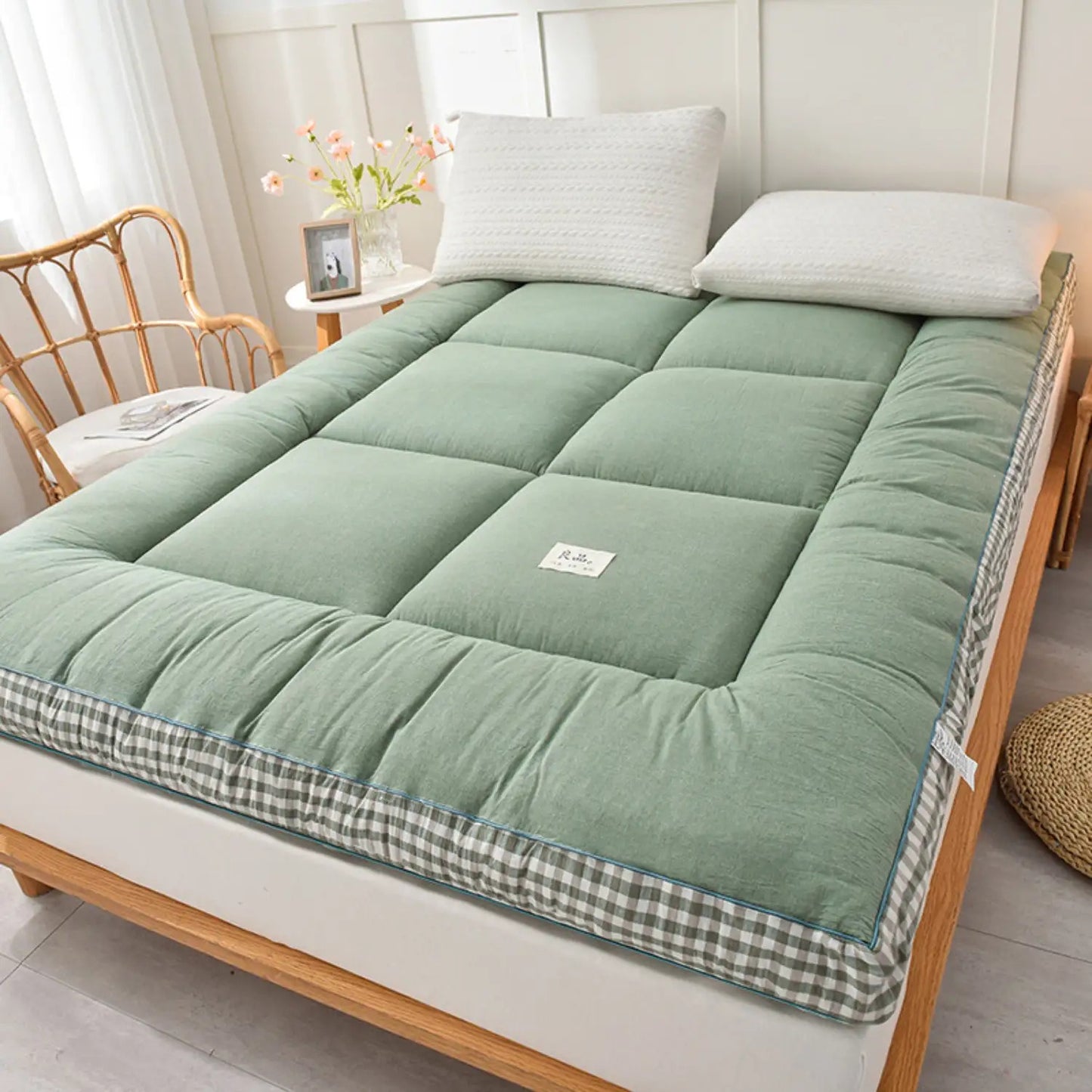 Foldable checkered mattress