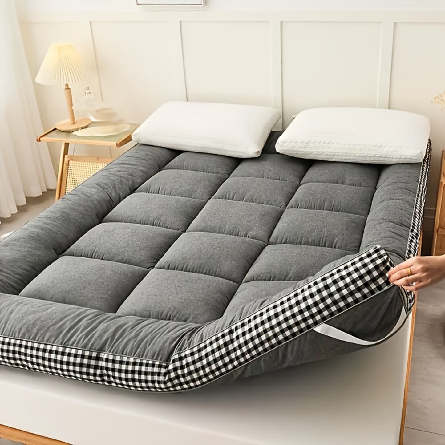 Foldable checkered mattress